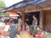 Babinsa Ramil 1420-06/Panca Rijang Pantau Ketersediaan dan Harga Bahan Pokok di Pasar Sentral