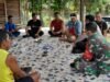 Babinsa Koramil 1203-04/Simpang Hulu Ajak Warga Jaga Keamanan dan Ketertiban Lingkungan