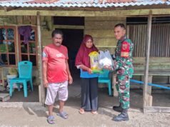 Koramil 1509-01/Bacan Salurkan Sembako Jumat Berkah kepada Warga Kurang Mampu