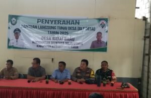 Babinsa Dampingi Penyaluran BLT DD di Desa Natai Baru, Pastikan Bantuan Tepat Sasaran