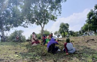 Babinsa Serka Anas Munandar Bantu Petani Woko Kembangkan Pertanian yang Aman dan Produktif