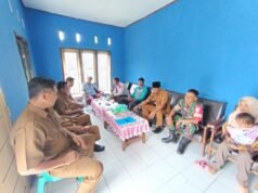 Babinsa Desa Nangakara Galang Komitmen Warga dalam Keamanan dan Kebersihan Lingkungan