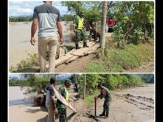 Babinsa Posramil 05/Pante Ceureumen Terus Lakukan Pembuatan Jalan Darurat dari Papan demi Kelancaran Akses Warga Pasca Banjir