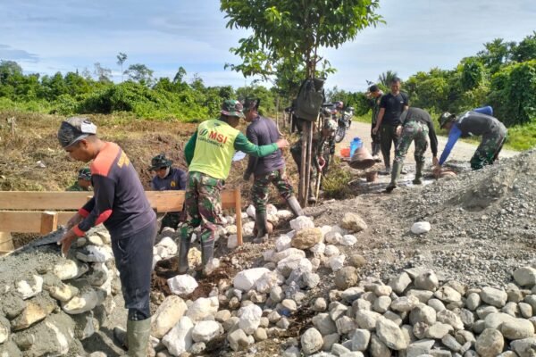 Prajurit Kodim 1705/Nabire memulai pembangunan Jembatan Perintis Garuda