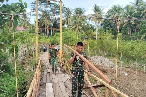 Kodim 0408/BS menurunkan material kayu