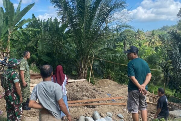 Dandim 0408/BS Tinjau Pembangunan Jembatan Gantung Perintis Garuda Berjalan Sesuai Rencana