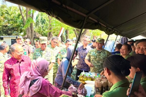 Dandim 1626/Bangli Hadiri Bazar Murah Peringatan HUT TNI ke-81 di Kota Denpasar