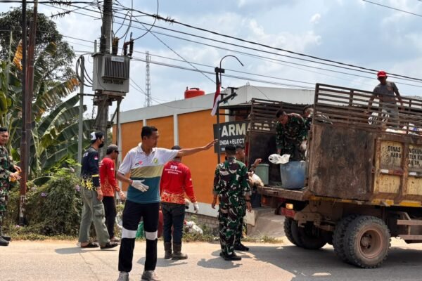 TNI dan Masyarakat Bersinergi dalam Aksi Kebersihan Lingkungan