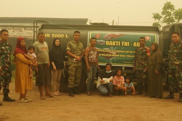 Kodim 1016/Palangka Raya Berikan Solusi Air Bersih untuk Warga Jekan Raya