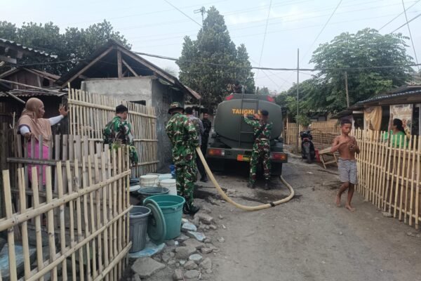 Kodim 1310/Bitung Berikan Bantuan Air Bersih untuk Warga Terdampak Kekeringan