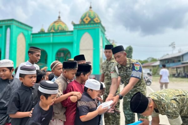 Kolaborasi TNI dan Warga Supiori dalam Program Bakti Sosial SEJUK