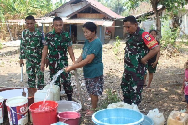 Tanggap Darurat: Kodim 1309/Manado Salurkan Air Bersih untuk Warga Meras