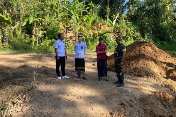 Camat Banjarangkan dan Danramil Resmikan Awal Pembangunan Jembatan Garuda