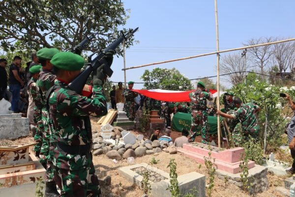 Upacara Haru Menghormati Dedikasi Peltu Purnawirawan Paito di Sumbawa