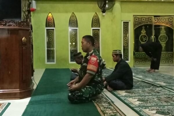 Babinsa Kodim 1420/Sidrap Gelar Shalat Subuh, Perkuat Sinergi dengan Warga