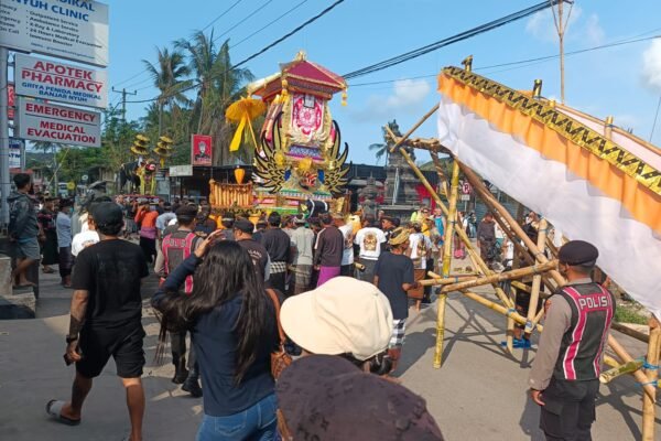 Pentingnya Peran TNI dan Pecalang Dalam Menjamin Keamanan Upacara Pengabenan