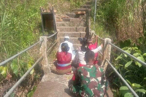 Proyek Jembatan Siganing Dimulai dengan Tradisi Ngeruak di Tamanbali