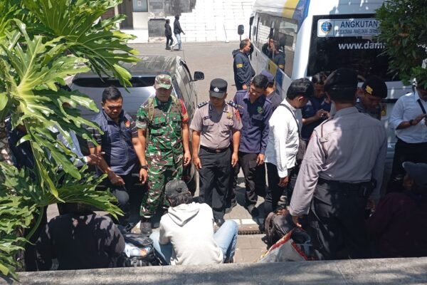Kolaborasi TNI-Polri Giatkan Pencegahan Narkoba di Terminal Bangli