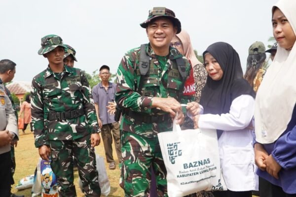 Keceriaan Sambut TMMD ke-130 dengan Penyerahan Sembako untuk Warga