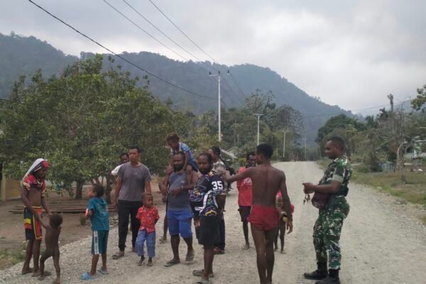 Danramil Ransiki Tinjau Kampung Yamboi Dalam Rangka TMMD ke-130
