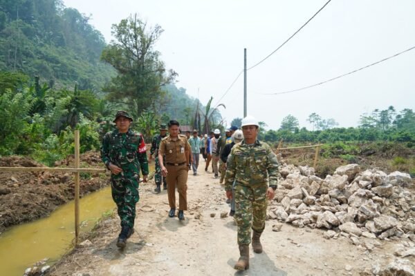TMMD ke-130 Dorong Pertumbuhan Ekonomi dengan Infrastruktur Jalan di Parumpanai