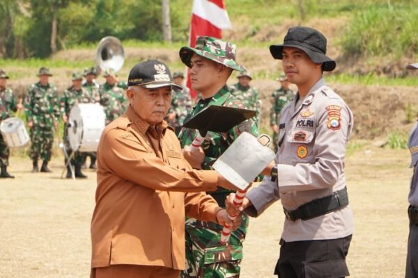 Bupati Malang Dorong Pembangunan Desa melalui Penyerahan Alat Kerja TMMD