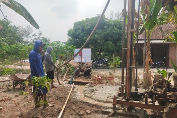 Akses Air Bersih: TMMD ke-130 TNI Dukung Kesejahteraan di Gunung Sangkaran