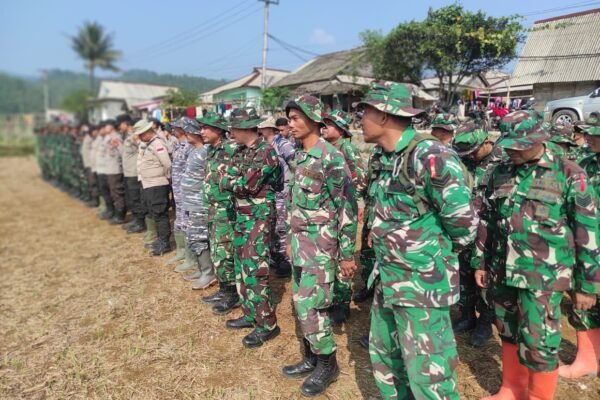Satgas TMMD ke-130 gelar apel pagi untuk kickoff proyek renovasi di Citorek Barat