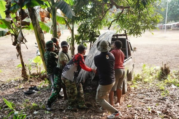 Tim TMMD Awali Proyek dengan Distribusi Material Ke Pembangunan di Ambon