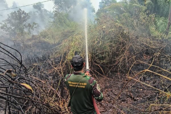Aksi Bersama TNI-Polri dan BPBD Cegah Kebakaran Lahan di Sei Kayu