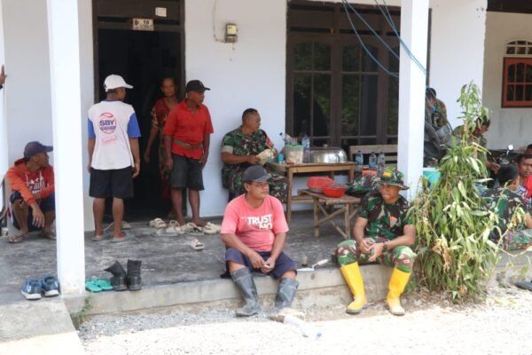 Satgas TMMD ke-130 Kodim Tulungagung Pererat Hubungan Melalui Santap Siang Bersama