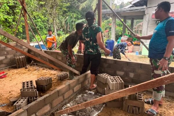 Dedikasi Satgas TMMD dalam Membangun Rumah Layak untuk Ibu Suhanim