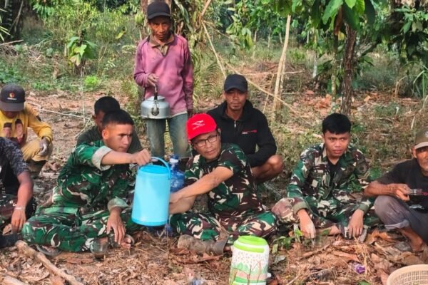 Sinergi TNI dan Warga: Menggali Keterikatan Melalui TMMD Reguler ke-130
