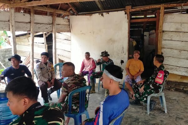 Saat Jeda Proyek, Satgas TMMD ke-130 Menjalin Kedekatan dengan Warga
