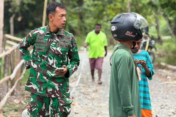 Kapten Inf Hendro Pimpin Langsung Pengukuran Proyek Jalan Akses Warga