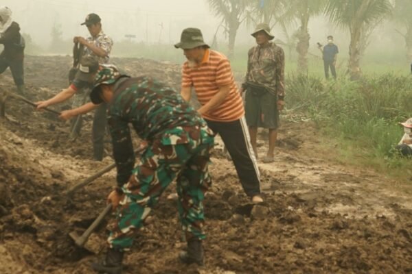 Bangun Drainase Bersama, TNI dan Warga Perkuat Hubungan Sosial