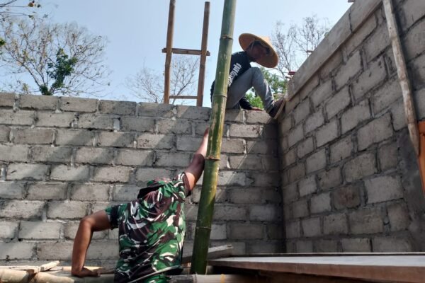 Pembangunan Fasilitas Sanitasi untuk Mbah Waqilah dalam Program TMMD Tulungagung