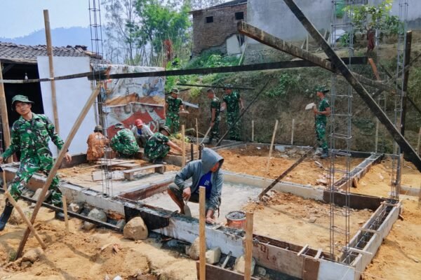 Pembangunan Rumah Nanang: Satgas TMMD Berikan Pondasi yang Kokoh di Malang