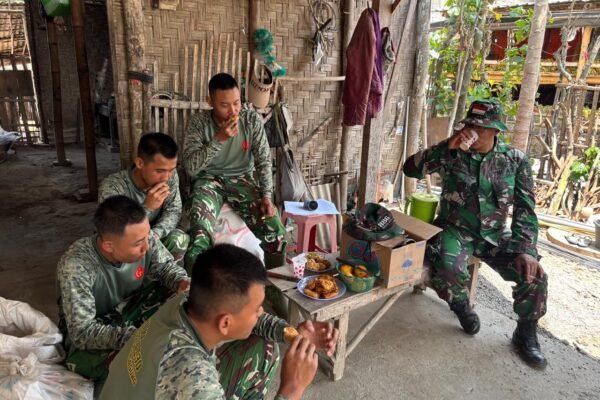 Hidangan Rumahan Jadi Ungkapan Terima Kasih Warga pada Prajurit TMMD