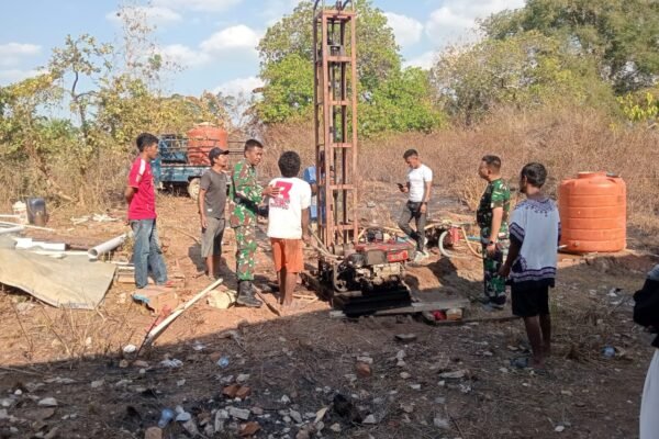 Sinergi TNI dan Penduduk Kawite-Wite Dalam Proyek Sumur Bor Berkelanjutan