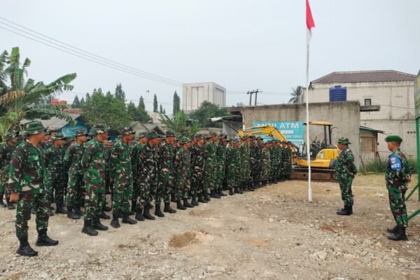 Pagi yang Produktif: Satgas TMMD Ke-130 Gelar Apel di Desa Sumur Bandung