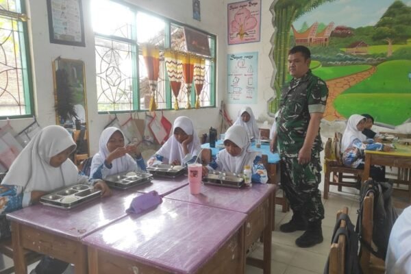 Inisiatif Babinsa Sidrap Ciptakan Generasi Sehat Melalui Makanan Bergizi