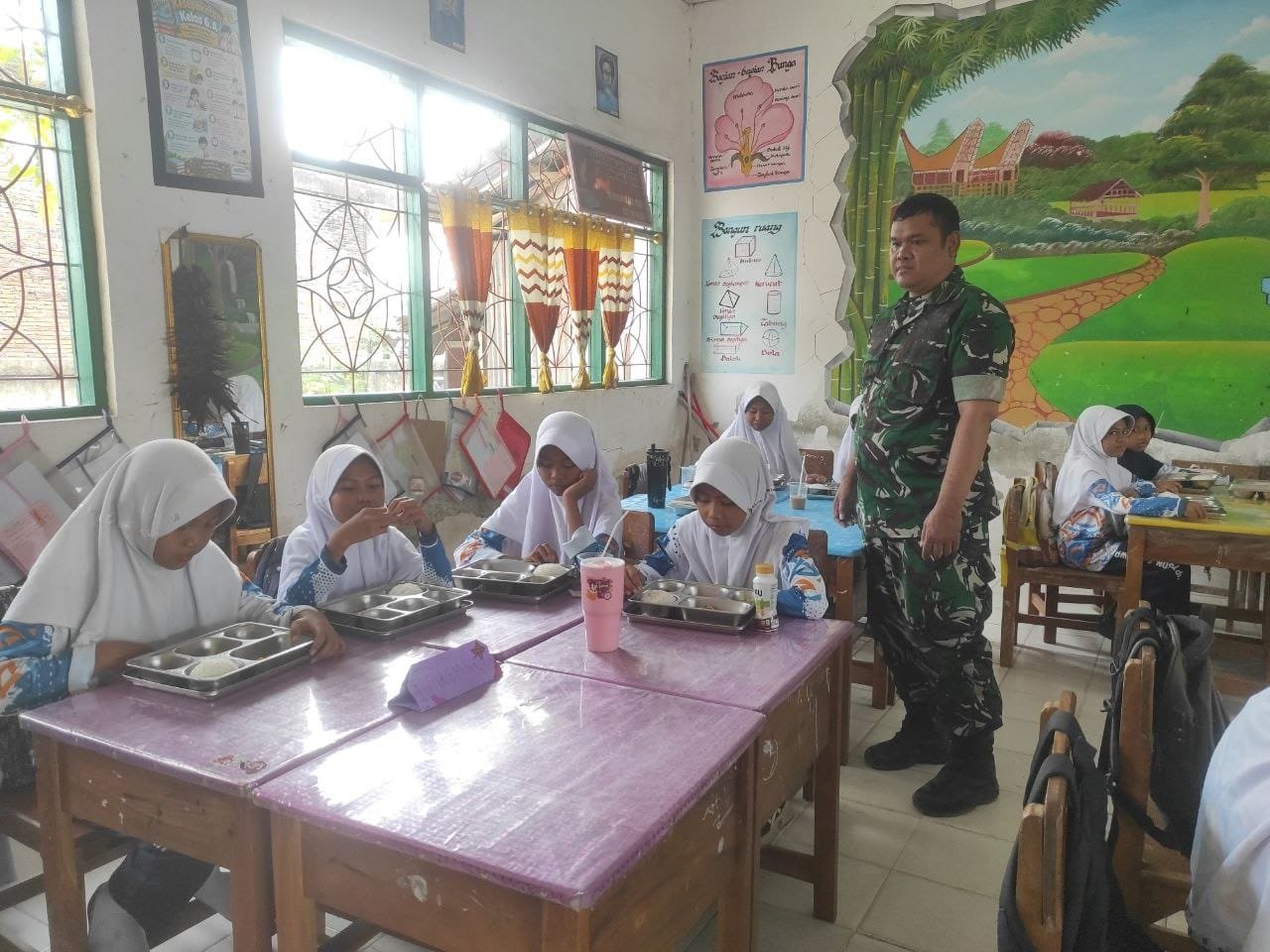 Inisiatif Babinsa Sidrap Ciptakan Generasi Sehat Melalui Makanan Bergizi