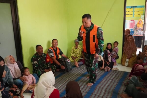 Edukasi Kesehatan Keluarga oleh Satgas TMMD di Desa Taji: Meningkatkan Kesadaran Sehat