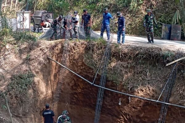TNI Prihatin, Siapkan Dinding Penahan Tanah Demi Keamanan Dusun Umbutlegi