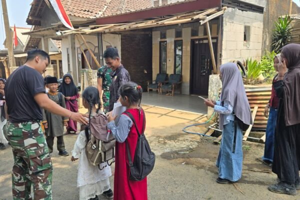 Satgas TMMD ke-130 Hibur Anak SD dengan Canda di Desa Taji