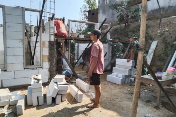 Membangun Rumah Layak Huni di Malang Melalui Inisiatif TMMD ke-130