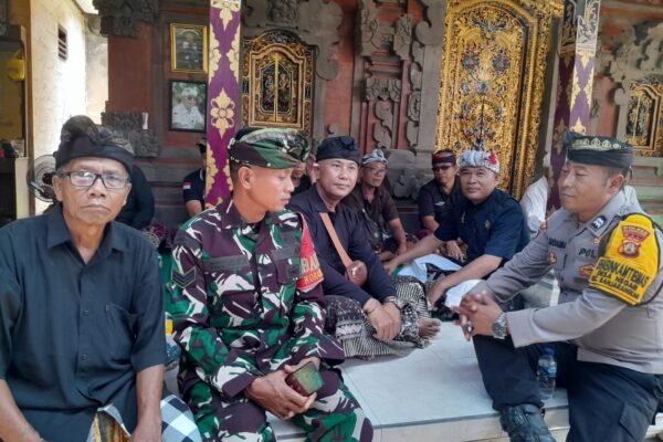 Dukungan Babinsa Negari dalam Proses Penguburan Warga Binaan yang Berpulang