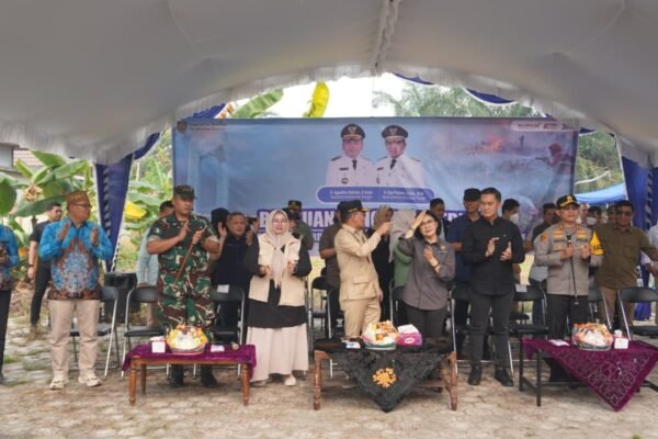Kepedulian Pemerintah dan TNI dalam Membantu Warga Terdampak Karhutla