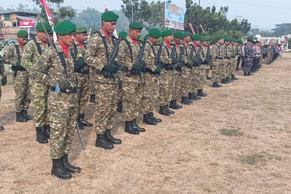 Kodim 1512/Weda Gelar Upacara Meriahkan HUT TNI Ke-81 Bersama Masyarakat